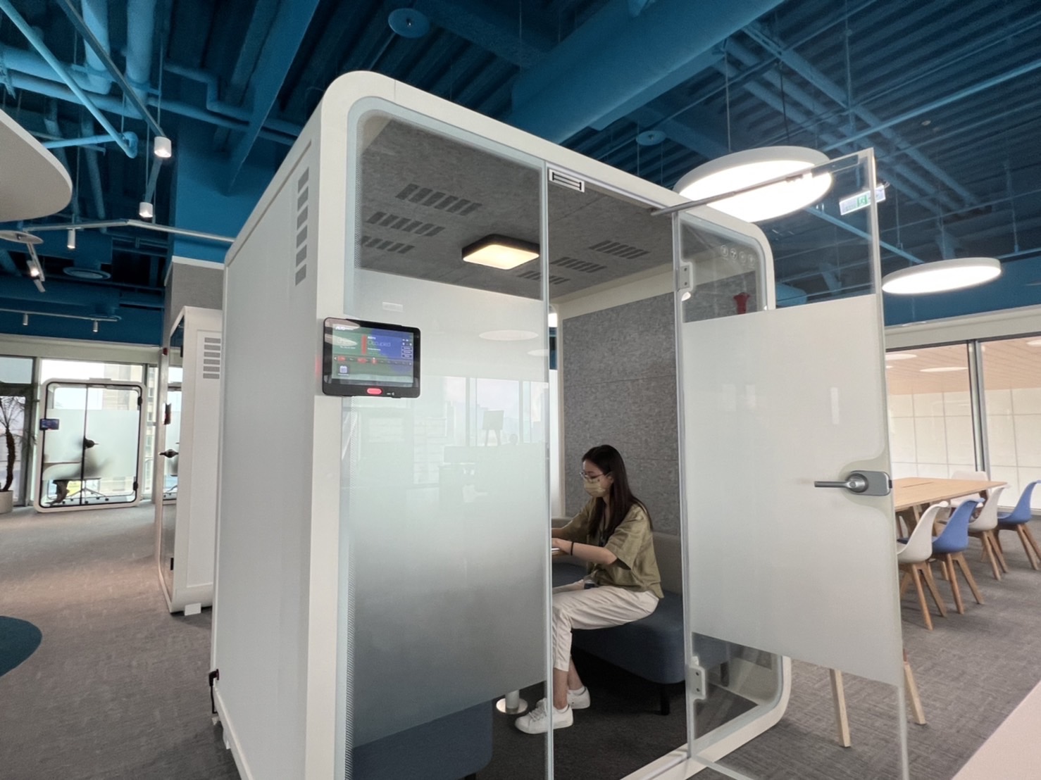 极速3D高雄據點的智慧行動辦公艙，展現极速3D在面板以外的研發應用軟實力